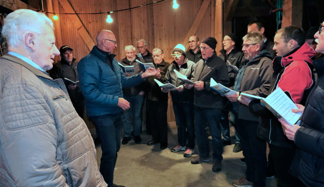  Der Männerchor Grabs gratulierte mit seinen Liedern Christian Bicker (links) zum hohen Geburtstag. 