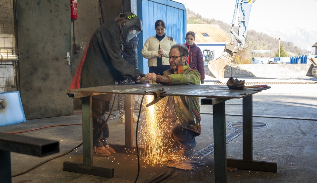 Traumjob Strassenbau oder Pflege? Berufstage schaffen mehr Klarheit