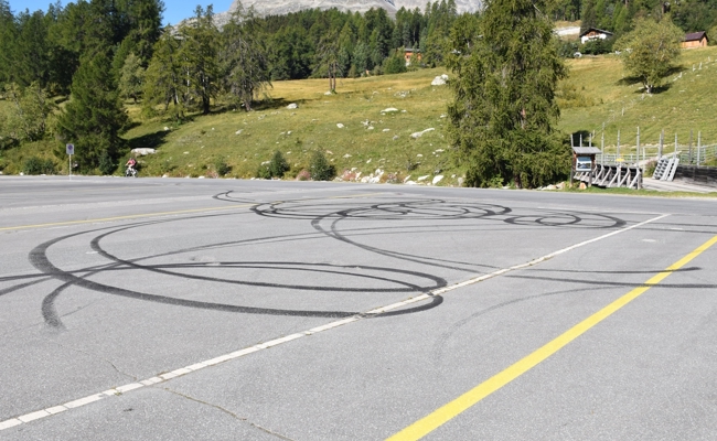Alkoholisiert auf Parkplatz Donuts gedreht
