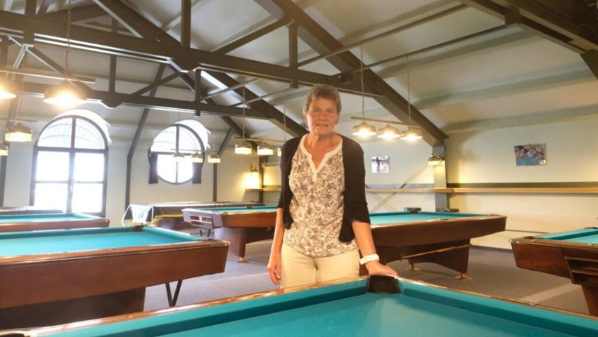 Selber spielt Piroschka Hofmänner nicht Billard, sie hat ihr Center während vier Jahrzehnten geführt und in Schuss gehalten. Selber spielt Piroschka Hofmänner nicht Billard, sie hat ihr Center während vier Jahrzehnten geführt und in Schuss gehalten.