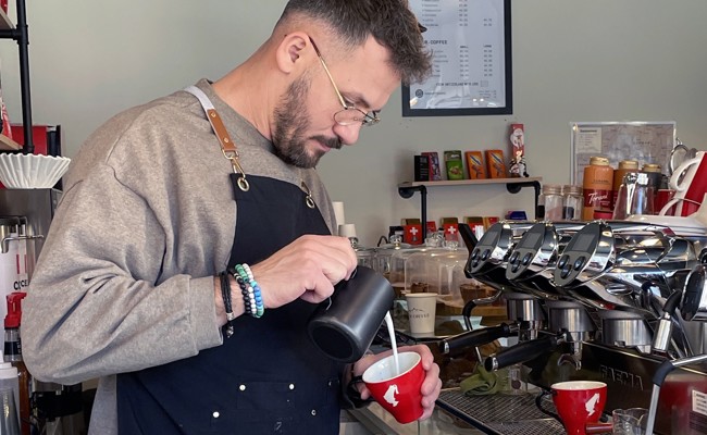 Von Buchs an den Broadway: Wie der Rheintaler Sev Sherifi vom Profiboxer zum New Yorker Barista wurde