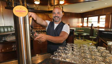 Sein Herz schlägt für das Leben hinter der Bar – neu im Luxor-Pub