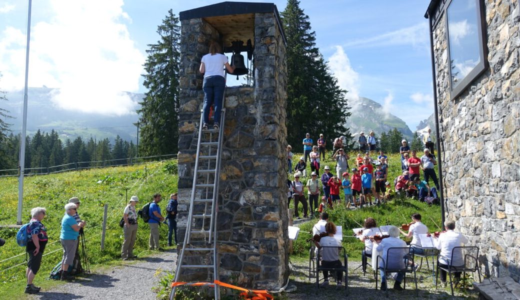  26. Juni: Das Toggenburger Orchester spielt, begleitet von vielen Wanderfreudigen, auf dem Klangweg Toggenburg in Kammerorchester-Formationen eine Wandersymphonie. 