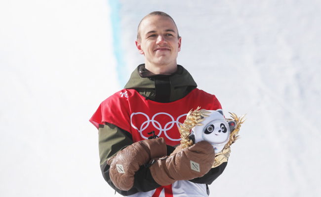 Snowboarder Jan Scherrer versteigert Olympia-Maskottchen für Ukraine-Hilfe
