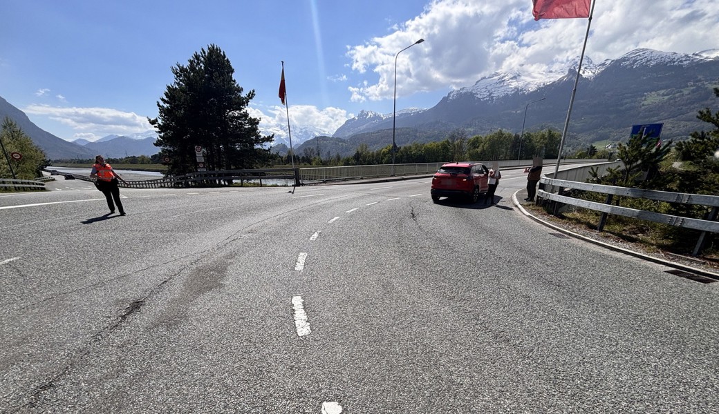 Zeugenaufruf nach Streifkollision auf der Zollstrasse