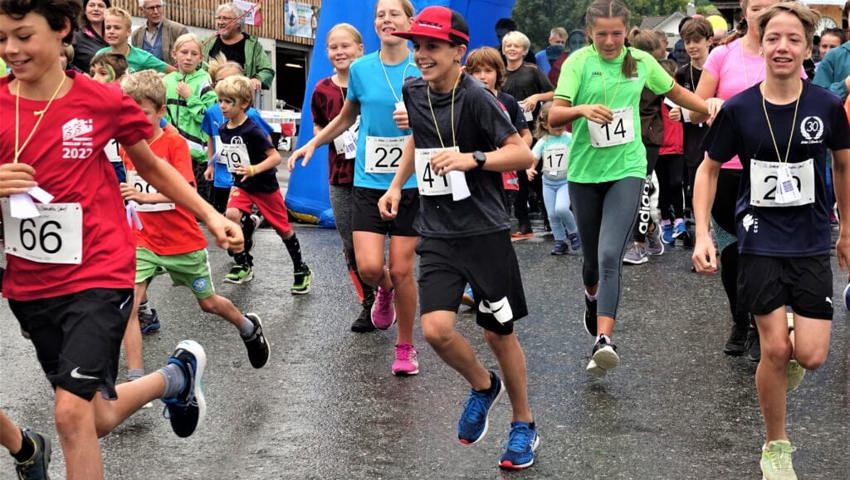 10. September: Mit dem 34. Grabser Zwei-Stunden-Lauf werden 43846 Franken für Entwicklungshilfeprojekte gesammelt. 10. September: Mit dem 34. Grabser Zwei-Stunden-Lauf werden 43846 Franken für Entwicklungshilfeprojekte gesammelt.