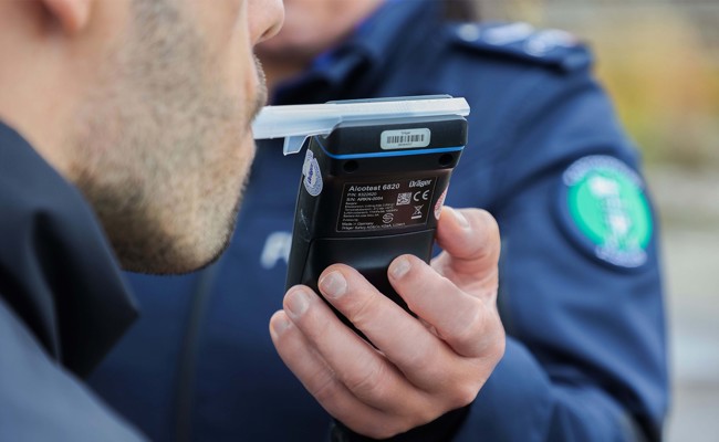 Mit Alkohol aber ohne Führerschein am Steuer