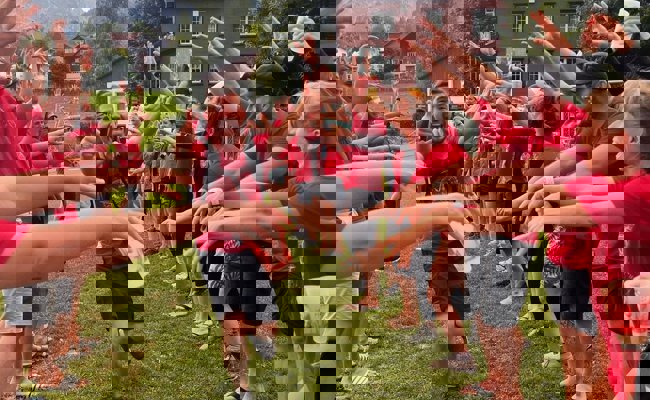 Ohne Geld oder Smartphone: 25 Zweierteams reisten durch die Schweiz und erreichten in Wildhaus das Ziel