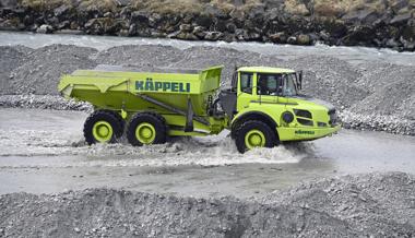 Steine stapeln für mehr Sicherheit: Im Rhein herrscht reger Bauverkehr