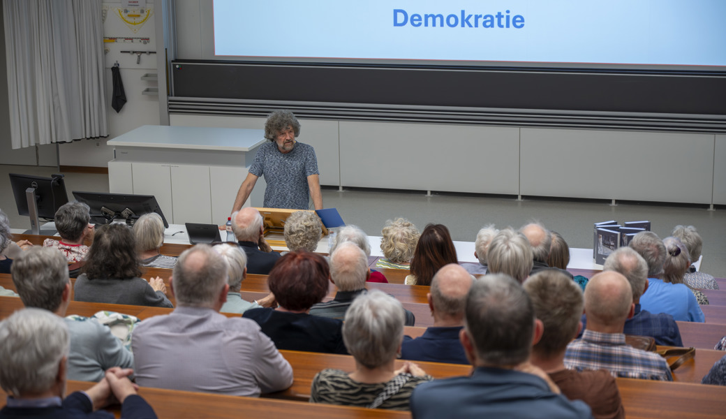 Flut, Pest und Damenschuhe: This Isler erzählt aus der Geschichte