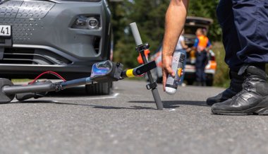 E-Scooter und Auto zusammengestossen – 16-Jähriger schwer verletzt