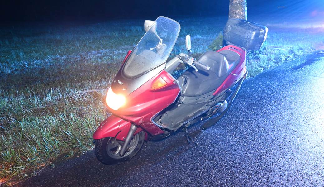 Der Rollerfahrer wurde beim Unfall verletzt. 