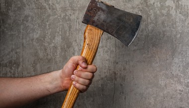 Beil-Werfer kommt mit Geldstrafe davon