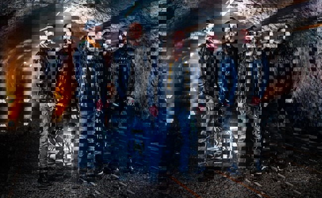 Auf dem Cover des neuen Albums der Rheintaler Band Megawatt sind 1500 Fans verewigt