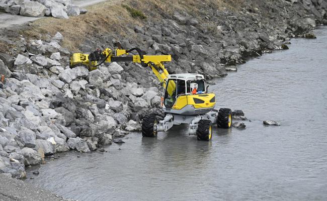 Blockwurf am Rheindamm wird mit 40'000 Tonnen Gestein verstärkt