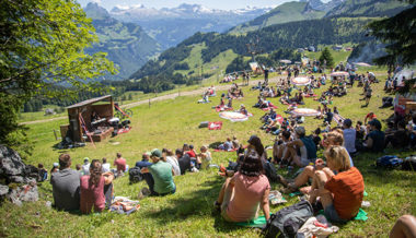 Zwei Aktivitäten gleichzeitig in vollen Zügen geniessen: Wandern und Konzertbesuch