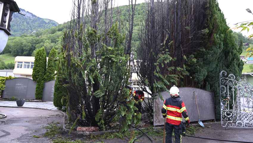 Die Feuerwehr konnte den Brand rasch löschen. Die Feuerwehr konnte den Brand rasch löschen.