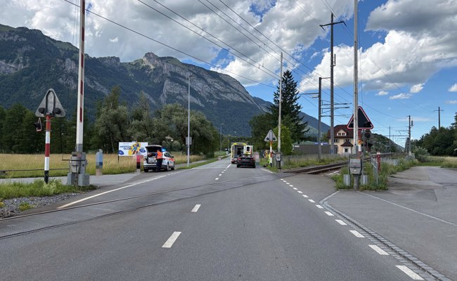 Velofahrer bei Zusammenstoss mit Auto schwer verletzt