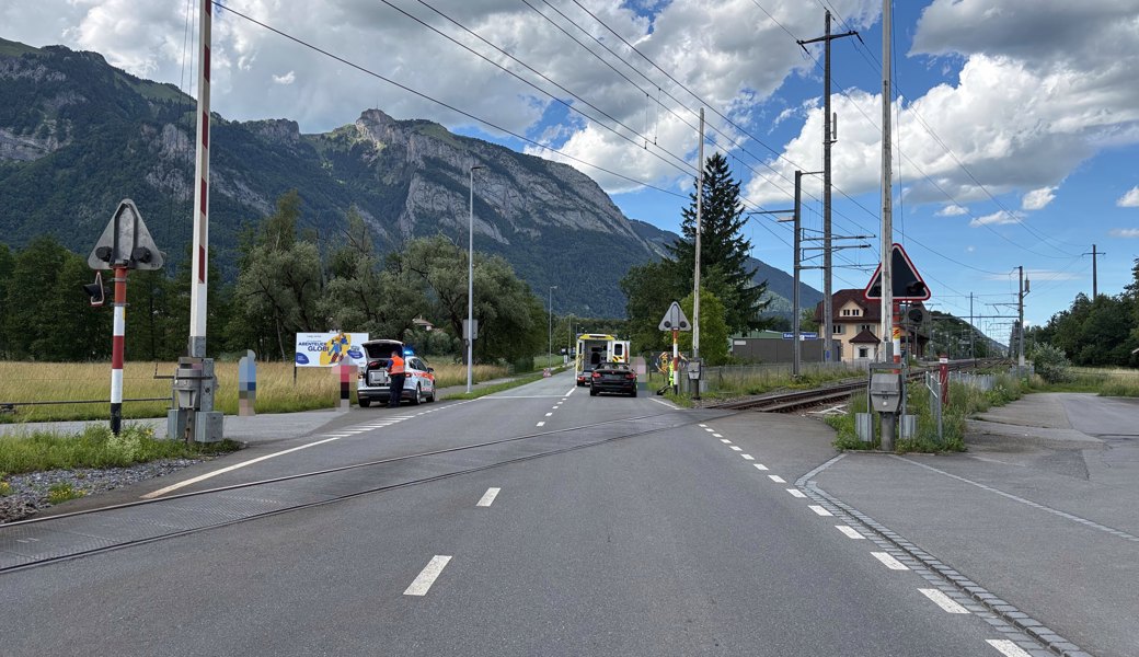 Velofahrer bei Zusammenstoss mit Auto schwer verletzt