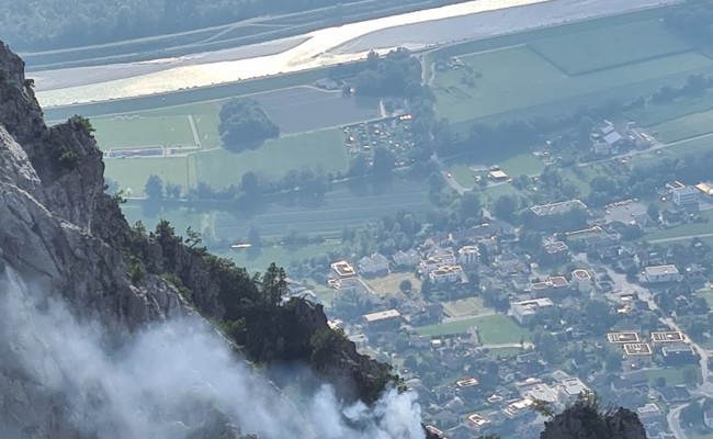 Unterhalb des Vaduzer Wanderwegs Fürstensteigs entfachte ein Brand