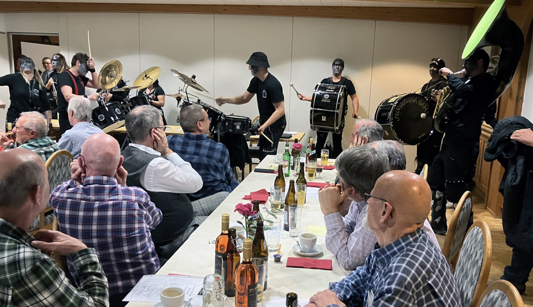 Überraschungsauftritt der Junggugga Gams an der Hauptversammlung des Männerchors Grabs.