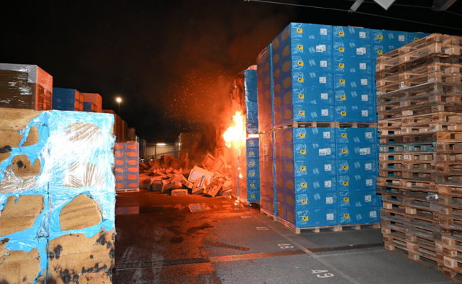 In Flums brannte ein Lager mit Isolationsplatten - die Ursache wird ermittelt