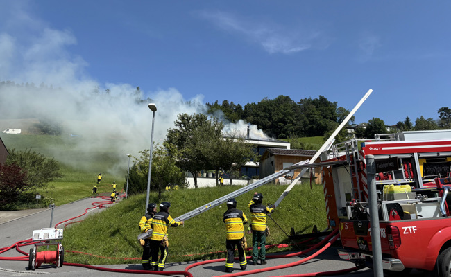 Dachstuhl gerät in Brand