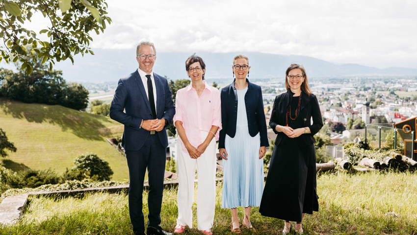 Die 50. Sitzung der Internationalen Regierungskommission Alpenrhein fand kürzlich in Au statt. Von links: Christian Gantner (Vorarlberg), Susanne Hartmann (St.Gallen), Sabine Monauni (Liechtenstein), Carmelia Maissen (Graubünden).