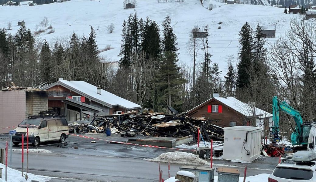  Am Tag nach dem Brand in der Schreinerei in Wildhaus ist die Zerstörung noch besser zu sehen. 