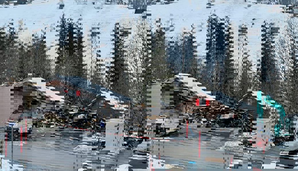  Am Tag nach dem Brand in der Schreinerei in Wildhaus ist die Zerstörung noch besser zu sehen. 