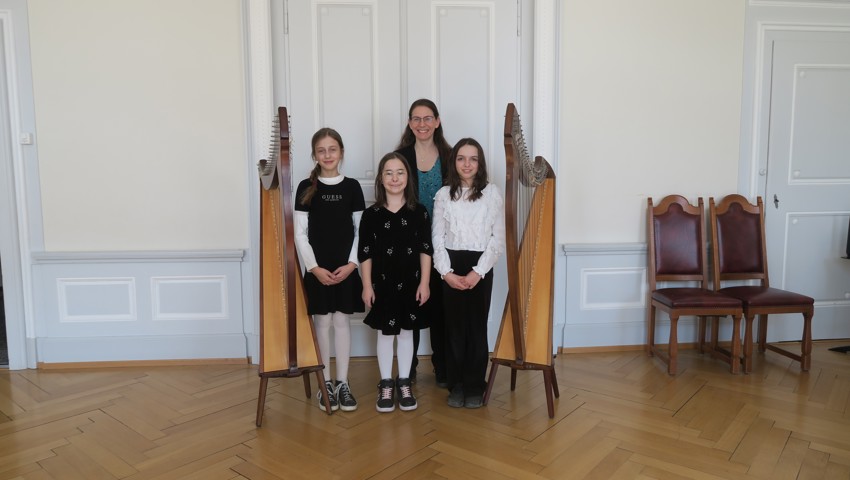 Das Harfenensemble von Barbara Eckmüller, bestehend aus (von links) Pola Olesinska, Lucy Morgenstern und Aline Sprecher, trat in Arbon an und gewann ebenfalls den 1. Preis.