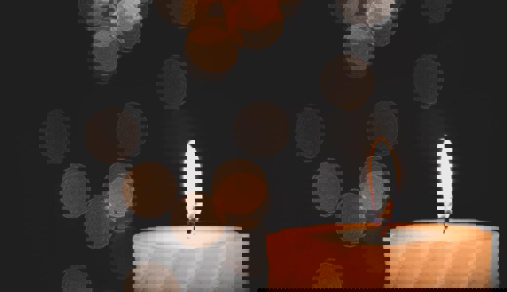  War eine brennende Kerze die Brandursache? 