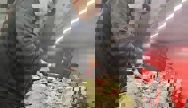 Zwischen Salat und Massagetisch: Ein Blick in eine Schattenwelt des Radsports