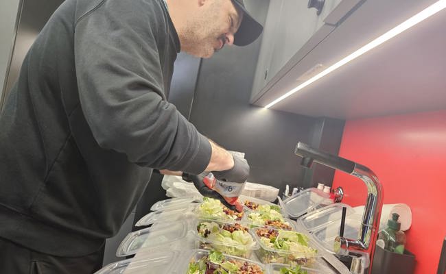 Zwischen Salat und Massagetisch: Ein Blick in eine Schattenwelt des Radsports
