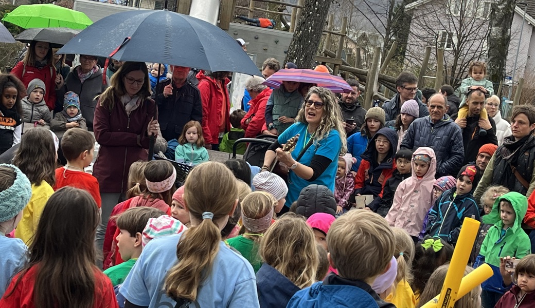 Gut besuchtes Frühlingsfest auf Kappeli-Spielplatz