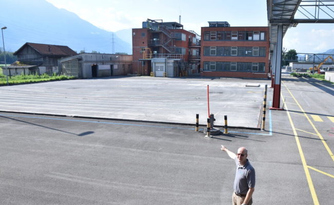 Die Abfallballen sollen künftig nicht mehr den Berg hoch und hinunter gekarrt werden