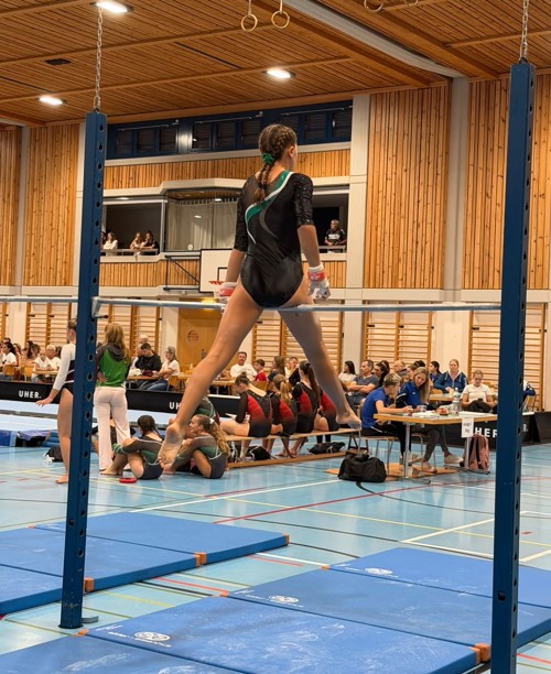 Nuria Cerezo am Reck.