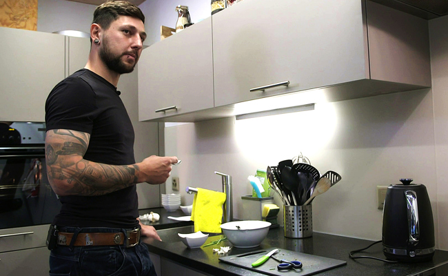 Beim Kochen kann er abschalten: Sennwalder macht bei «Mini Chuchi, dini Chuchi» mit