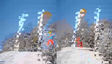 Beim Schnupperspringen begeben sich die Kinder auf die Spuren von Simon Ammann