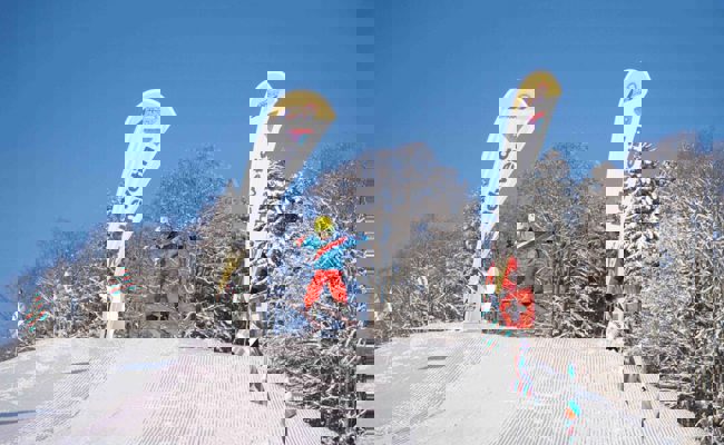 Beim Schnupperspringen begeben sich die Kinder auf die Spuren von Simon Ammann