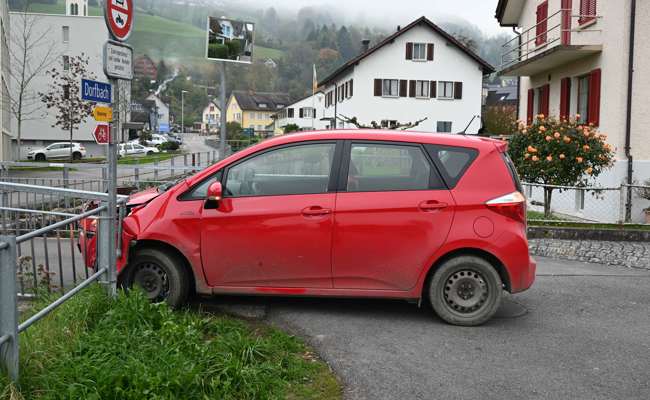 Fahrunfähig: Frontal gegen Geländer gekracht