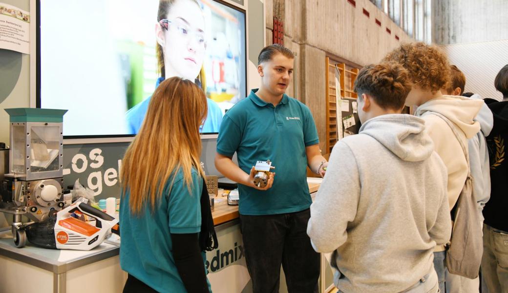 Die Schülerinnen und Schüler informierten sich über ihre favorisierten Lehrberufe.