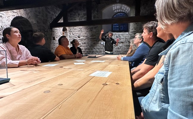Jahrhundertealten Geheimnissen im Schloss auf der Spur