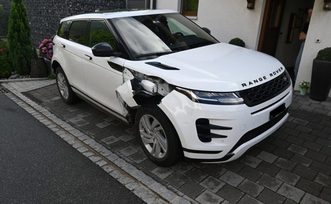 Polizei startet Zeugenaufruf nach Streifkollision mit erheblichem Sachschaden