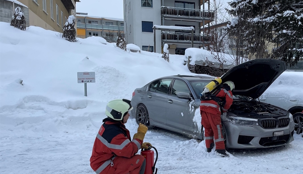 10'000 Franken Schaden: Dieses Auto in Davos Platz wurde in Brand gesetzt.