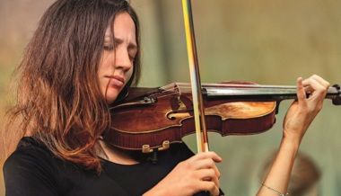 Violinistin Lisa von Sury aus Azmoos spielt im TAK