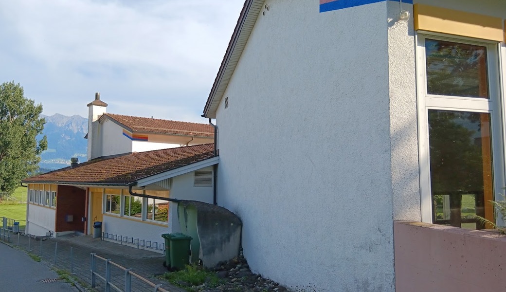 Das Schulhaus in Frümsen.