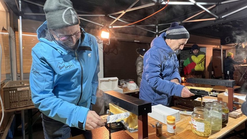  Nebst heissen Getränken war das Raclette bei Sport Beat in Wildhaus ein beliebter Treffpunkt.