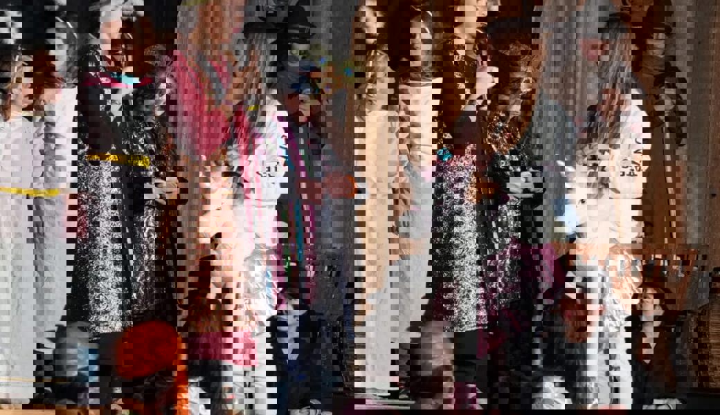  Sogar ein Einhorn fand sich in Bethlehem an der Krippe ein. 