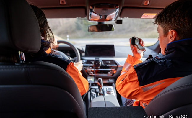 Maskierter Mann überfällt Tankstellenshop